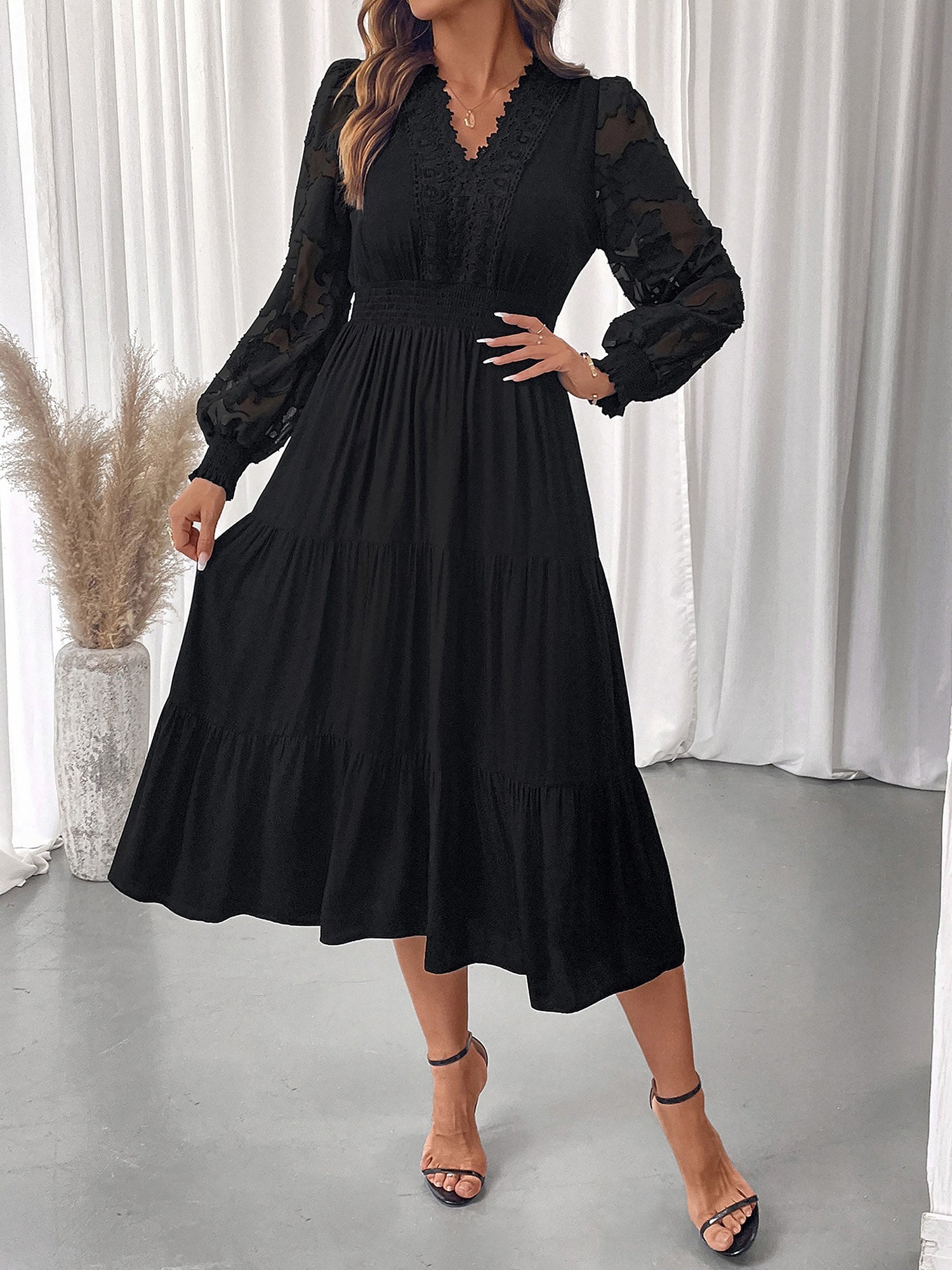 Noirelle Muse | Lace Sleeve Midi Dress