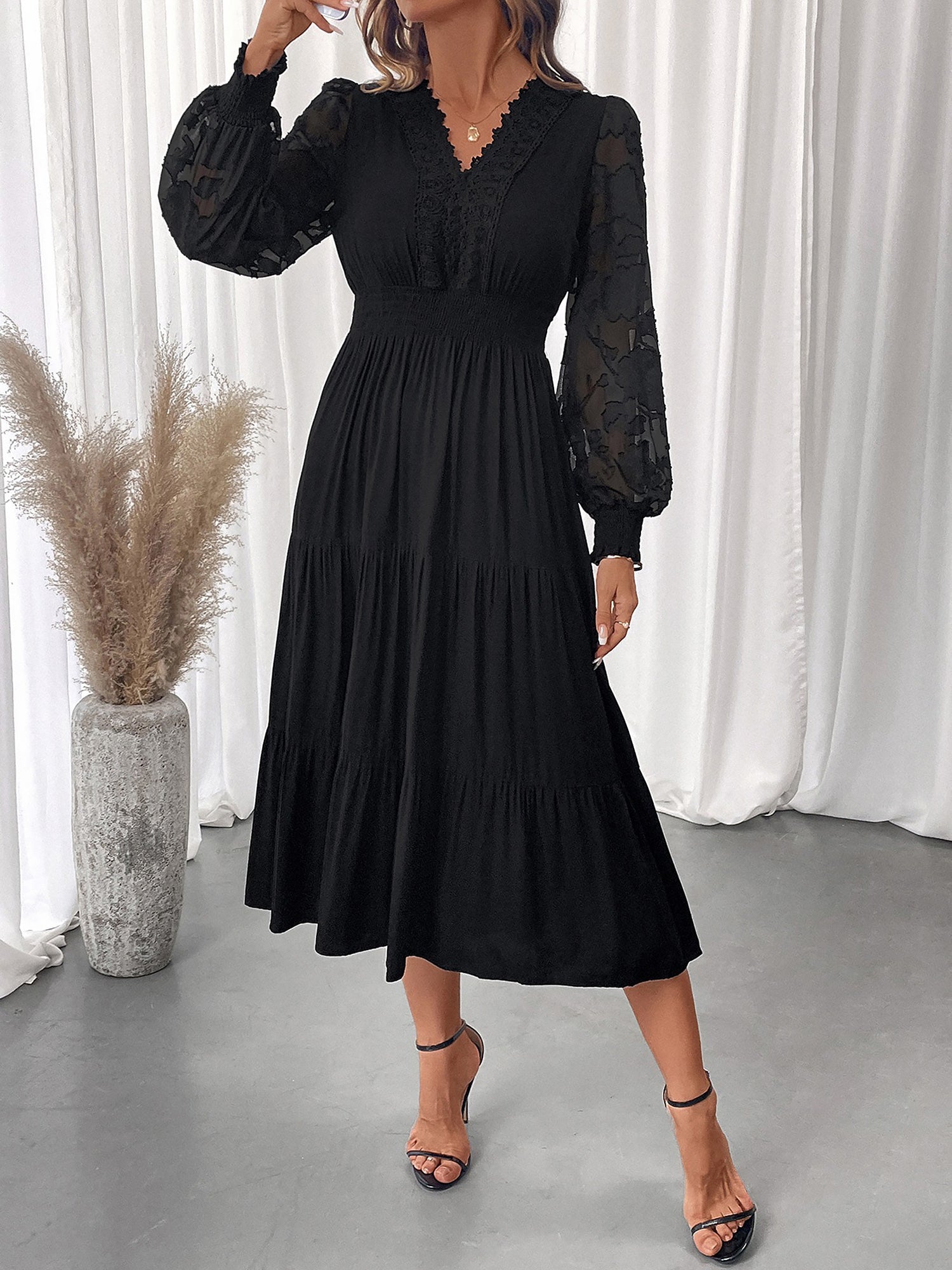 Noirelle Muse | Lace Sleeve Midi Dress